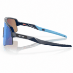 Vista lateral de Oakley Sutro Lite Sweep OO9465-0539 con varillas navy y celeste