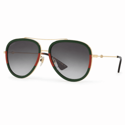 Lentes de sol Gucci estilo aviador con detalles verde y rojo, estructura dorada y cristales degradados en vista principal sobre fondo blanco.