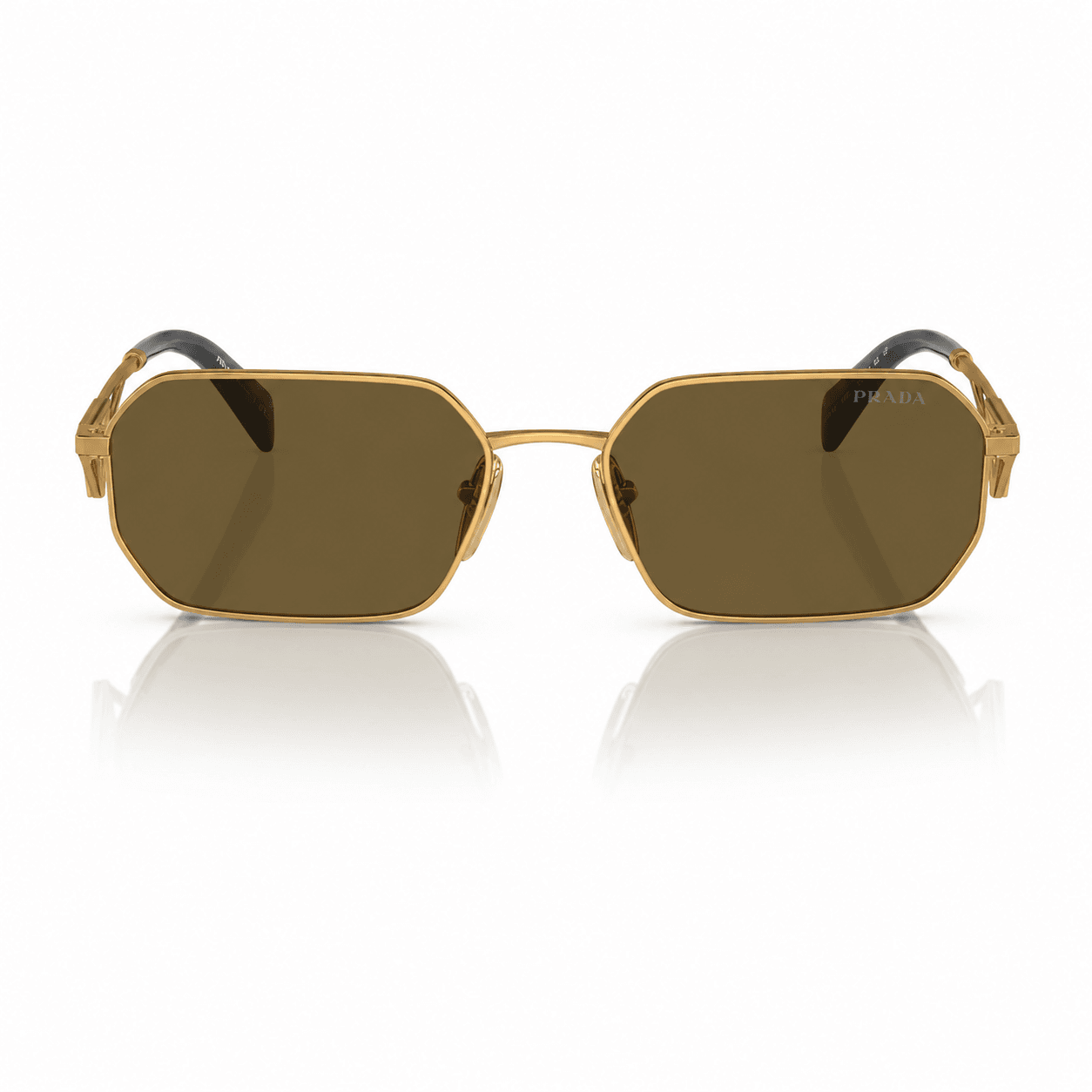Lentes de sol Prada dorados rectangulares vista frontal Lentes de sol Prada PR A51S 15N01T en vista frontal, con montura metálica dorada, cristales marrón y diseño rectangular sobre fondo blanco.
