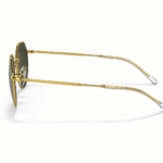 Lentes de sol Ray-Ban en vista lateral, con varillas metálicas doradas delgadas y lentes verdes sobre fondo blanco.