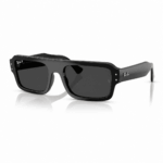 Lentes de sol Ray-Ban polarizados con montura negra brillante, lentes oscuros, remaches laterales y logo visible en la varilla, vista angular sobre fondo blanco
