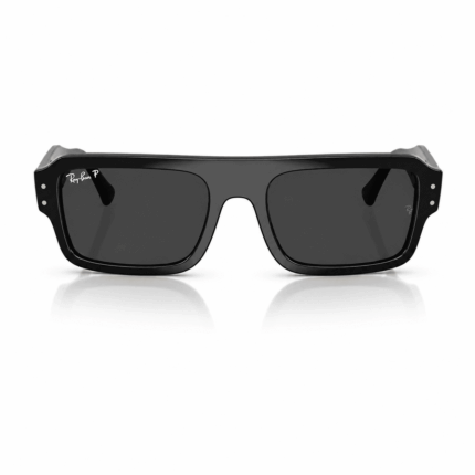 Lentes de sol Ray-Ban Flacko RB4454 6677/48 polarizados con montura negra brillante, forma rectangular y lentes oscuros, vista frontal sobre fondo blanco