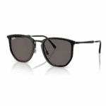 Vista en ángulo de lentes de sol Ray-Ban RB4451 601/B1 negros con montura delgada, plaquetas nasales y lentes oscuros.