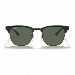 Vista frontal de lentes de sol Ray-Ban Ray-Ban RB3716 186/58 estilo Clubmaster con montura negra, lentes verdes y plaquetas nasales transparentes.