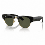 Lentes de sol Ray-Ban con montura negra, laterales anchos, detalles dorados y cristales verdes, mostrados en vista angular sobre fondo blanco.