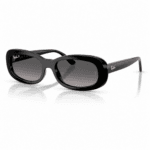 Ray-Ban RB2221 901/M3 con diseño cuadrada, montura negra y lentes gris polarizado, vista angular sobre fondo blanco.