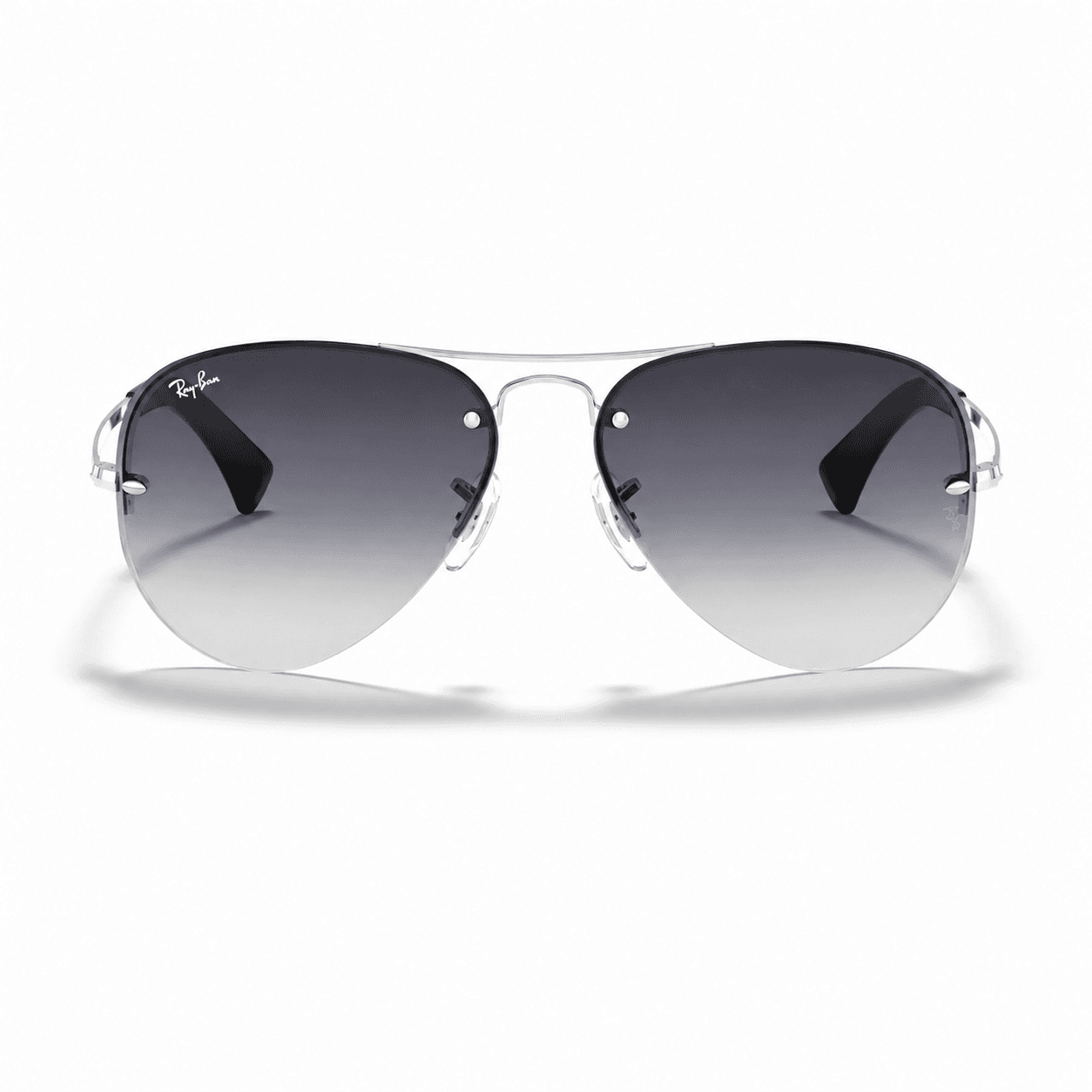 Lentes de sol Ray-Ban RB3449 003/8G vista frontal Ray-Ban RB3449 003/8G con montura gris y lentes gris degradado, vista frontal sobre fondo blanco.