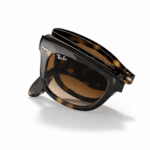 Ray-Ban RB4105 710/51 54-20, vista folding sobre fondo blanco.