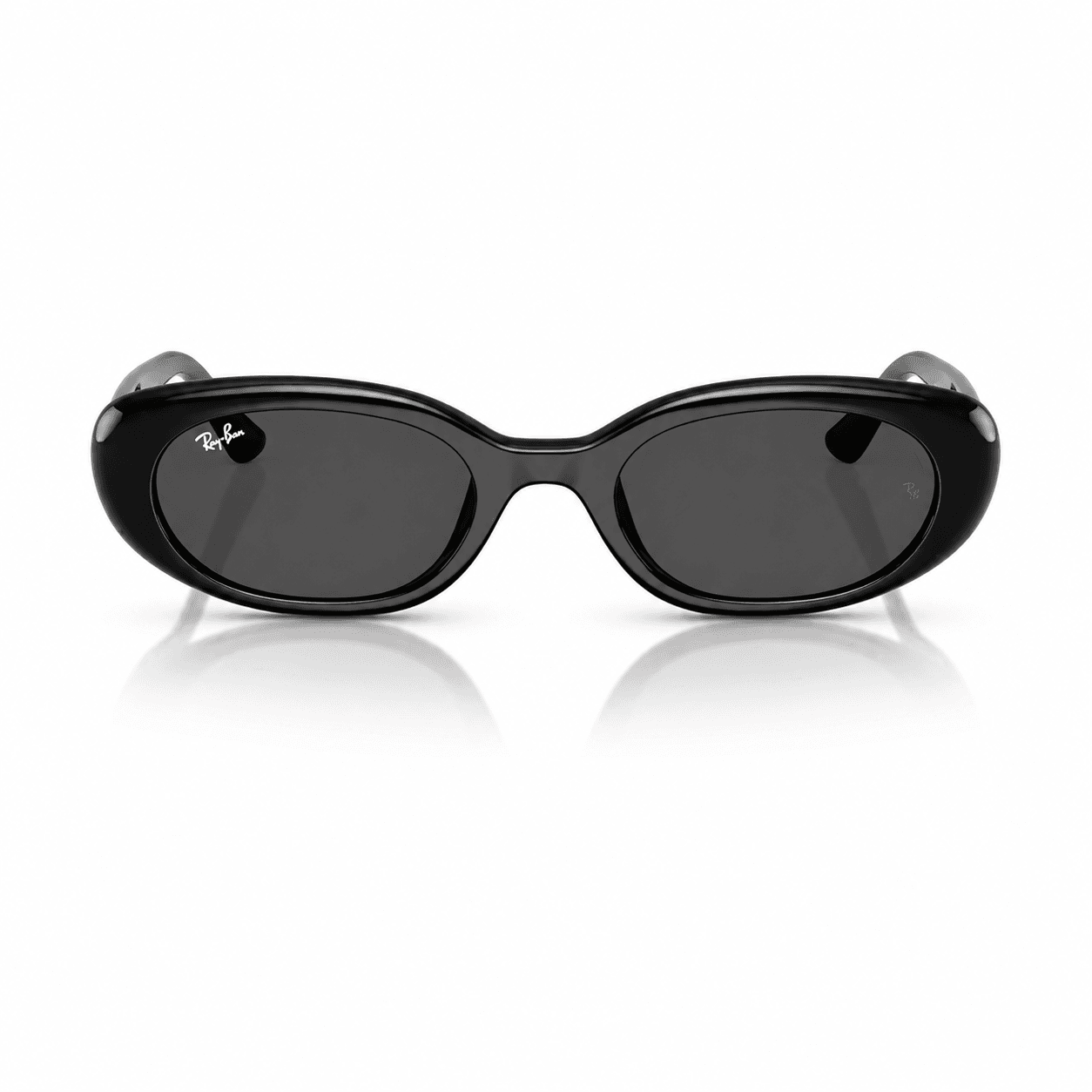 Lentes de sol Ray-Ban RB4441D 6677/87 negro pulido con cristales gris oscuro vista frontal Ray-Ban RB4441D 6677/87 lentes de sol con montura negro pulido y cristales gris oscuro, vista frontal sobre fondo blanco.
