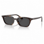 Ray-Ban RB4456 1359/87 lentes de sol con diseño irregular, montura havana / carey oscuro y cristales gris oscuro, vista angular sobre fondo blanco.