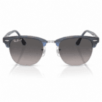 Lentes de sol Ray-Ban RB3016 1434/M3 estilo clubmaster en color azul gris translúcido con cristales grises degradados, vista frontal con patas abiertas hacia atrás.