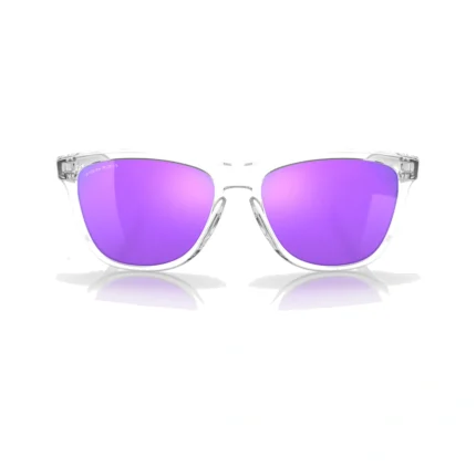 Oakley Frogskins OO9013-H755 con montura transparente brillante y lentes Prizm Violet, vista frontal sobre fondo blanco.