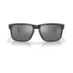 Oakley Holbrook OO9102-D655 con montura negro mate y lentes Prizm Black Polarized, vista frontal sobre fondo blanco.