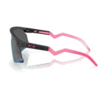 Oakley BXTR OO9280-0539 con montura negro mate y lentes Prizm Black, vista lateral sobre fondo blanco.