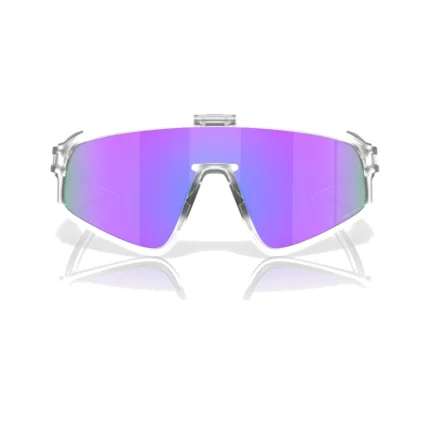 Oakley Latch Panel OO9404-0235 con montura transparente mate y lentes Prizm Violet, vista frontal sobre fondo blanco.