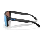 Oakley Holbrook XL OO9417-2559 con montura negro mate y lentes Prizm Deep Water Polarized, vista lateral sobre fondo blanco.