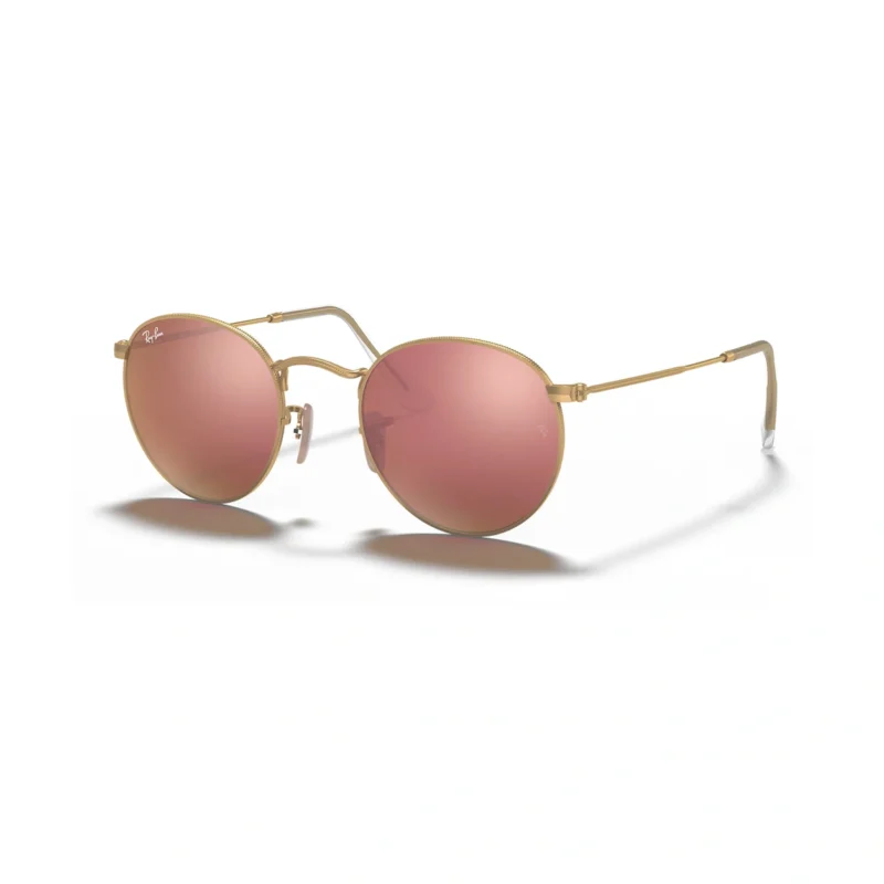 Ray-Ban RB3447 112/Z2 vista diagonal sobre fondo blanco.