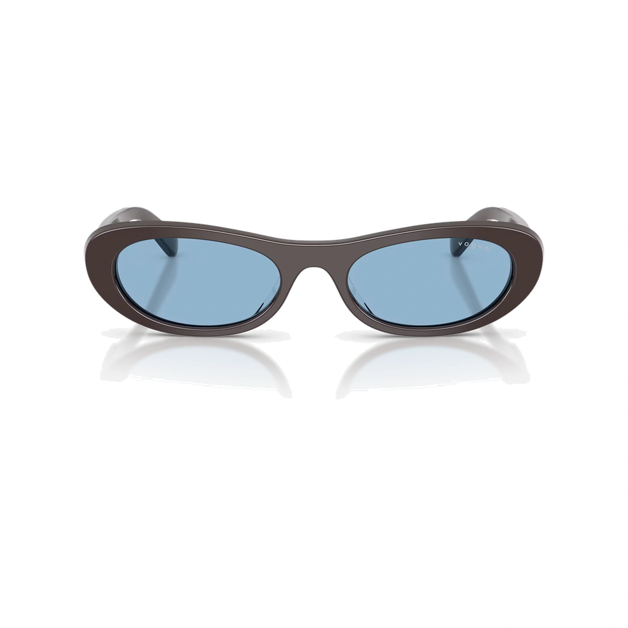 Lentes de sol Vogue VO5695SU 326972 vista frontal Vogue VO5695SU 326972 con montura moka y lentes azul claro, vista frontal sobre fondo blanco.
